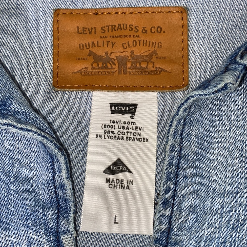 Levi’s Cropped Blue Jean Jacket Size L - Picture 9 of 10